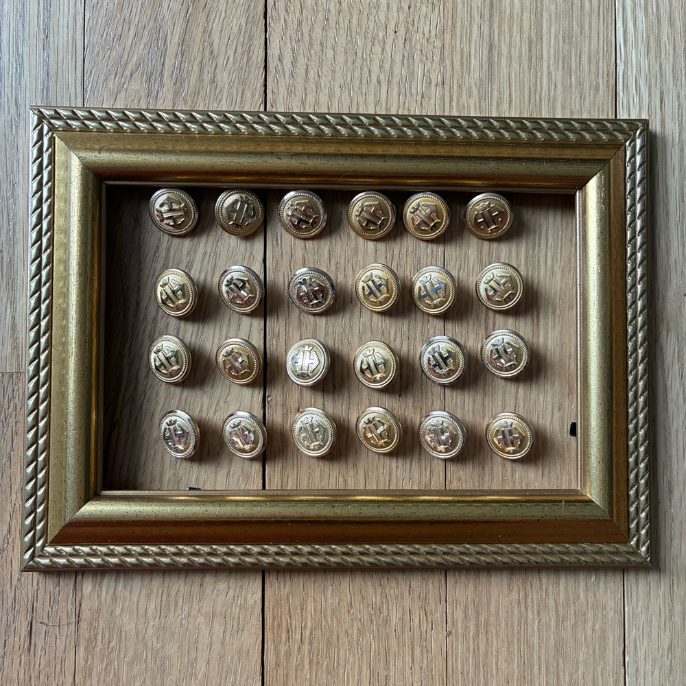 Vintage ‘Waterbury type’ brass Buttons 
“H” with crown. UNSIGNED. Set 24
